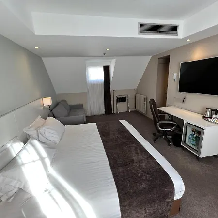 Отель Paris-auteuil By Ihg