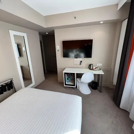 Paris-auteuil By Ihg Hotel París