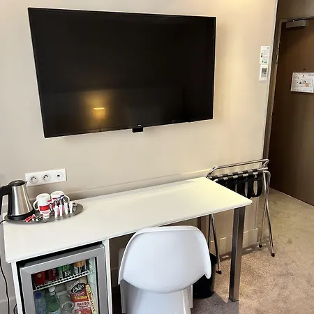 Отель Paris-auteuil By Ihg 3*