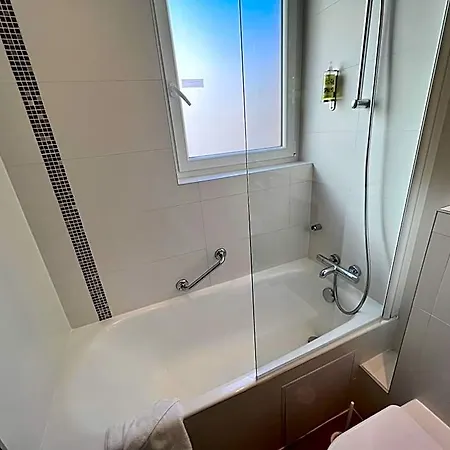Paris-auteuil By Ihg 3* Париж