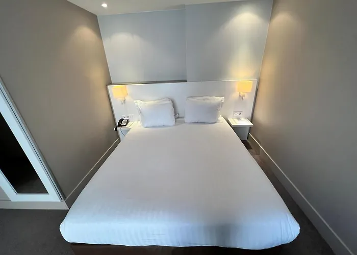 Paris-auteuil By Ihg 3* Parigi